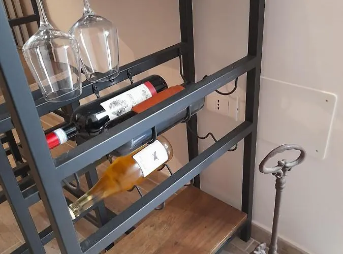 לינה וארוחת בוקר In Vino Veritas סולמונה